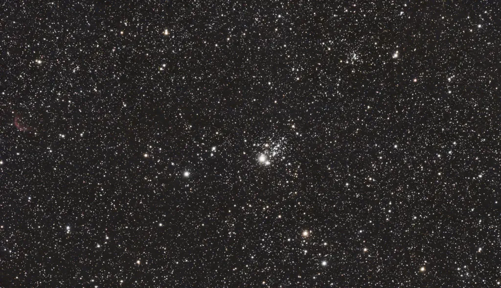 amateur astrophoto of the Dragonfly Cluster